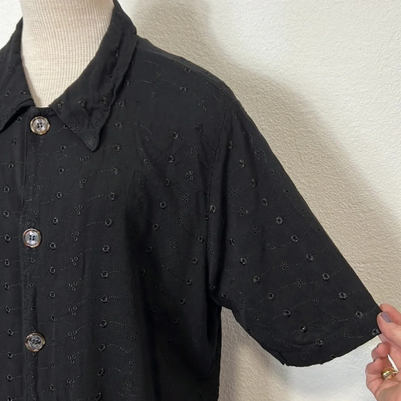 CP Shades Black Eyelet Short Sleeve Button Down Size M - Picture 2 of 8